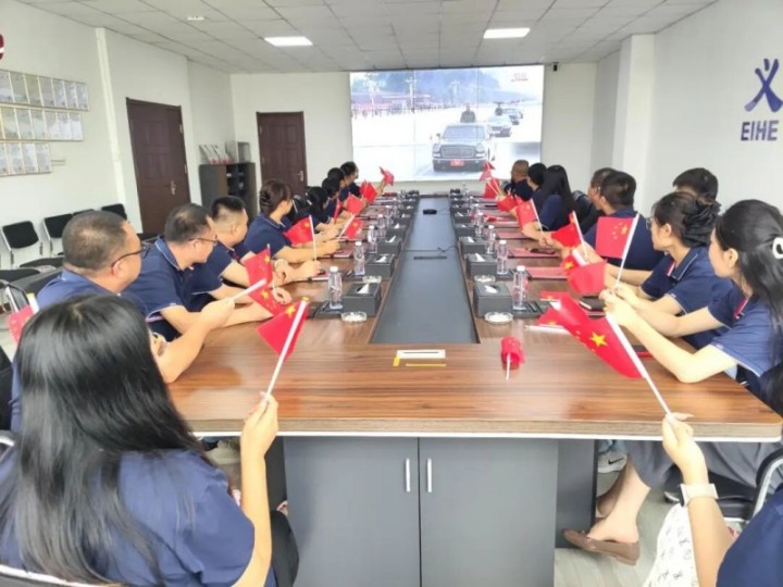 Grupa za čelične konstrukcije EIHE organizirala gledanje direktne emisije 93. vojne parade